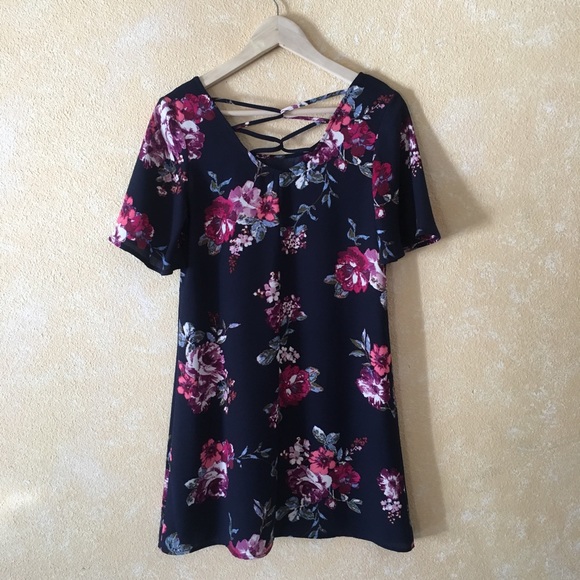 Adorable Floral Spring Dress - Picture 5 of 8